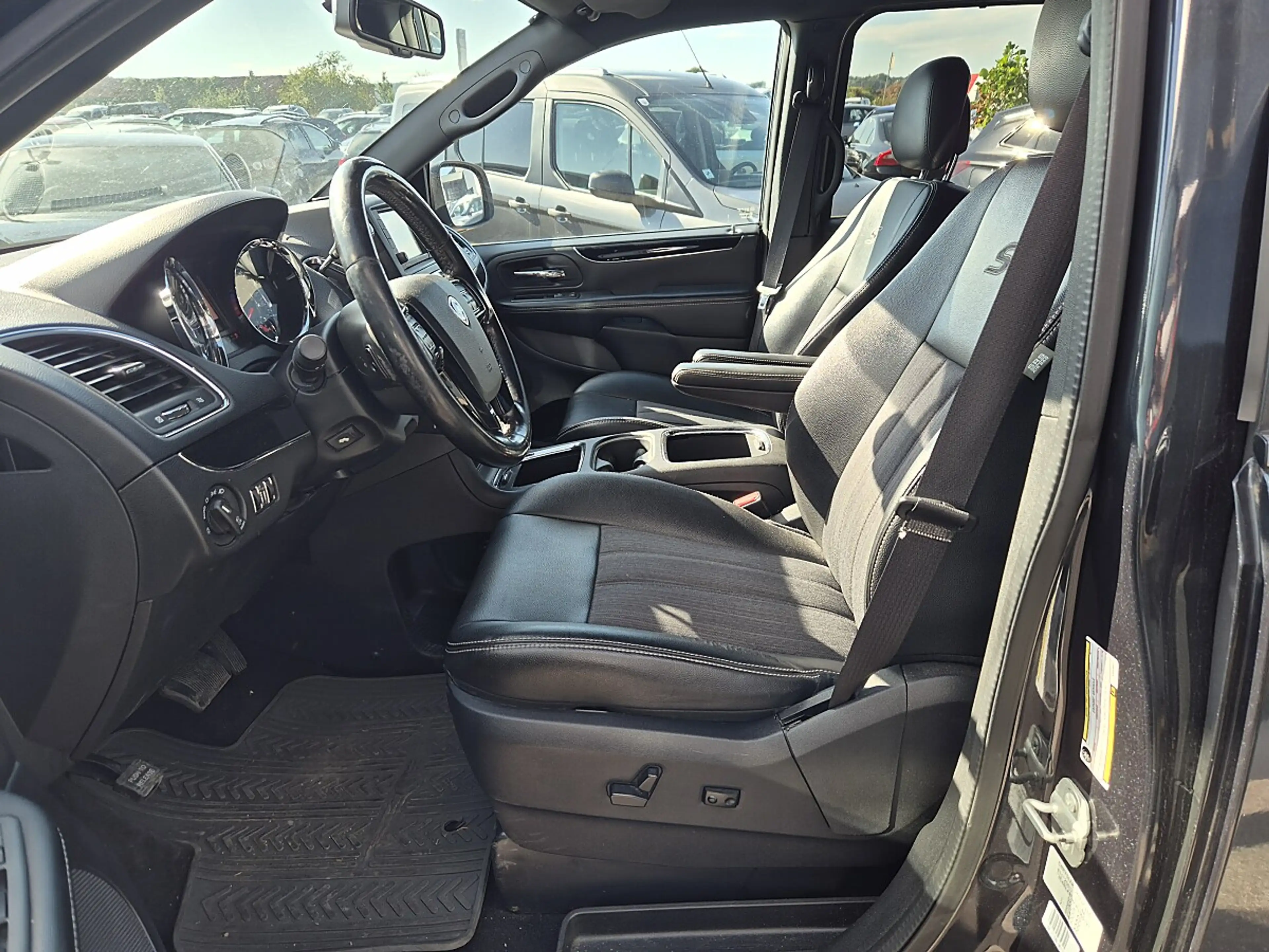 Lancia Voyager 2,8 CRD Platinum — photo 8