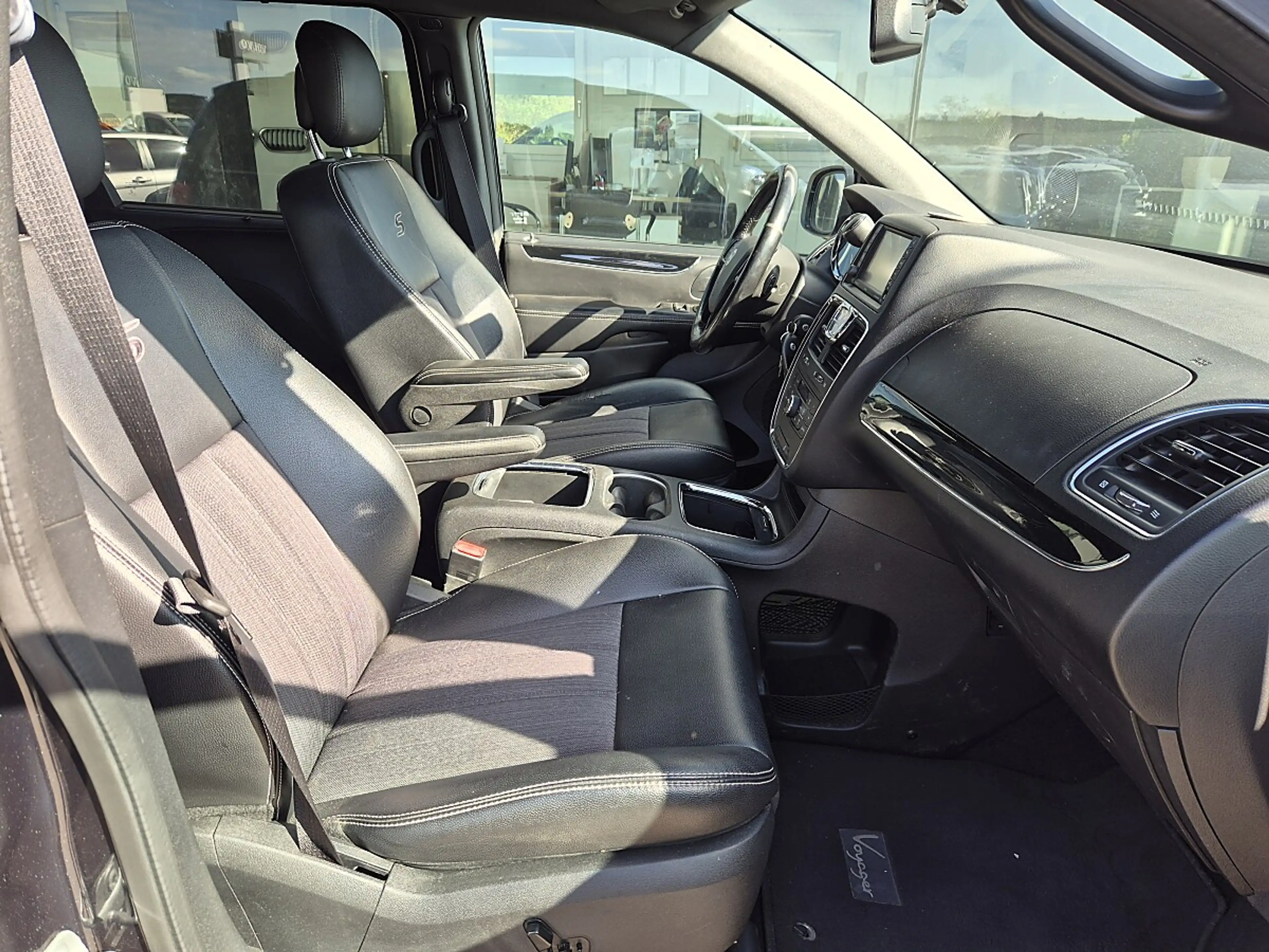 Lancia Voyager 2,8 CRD Platinum — photo 11