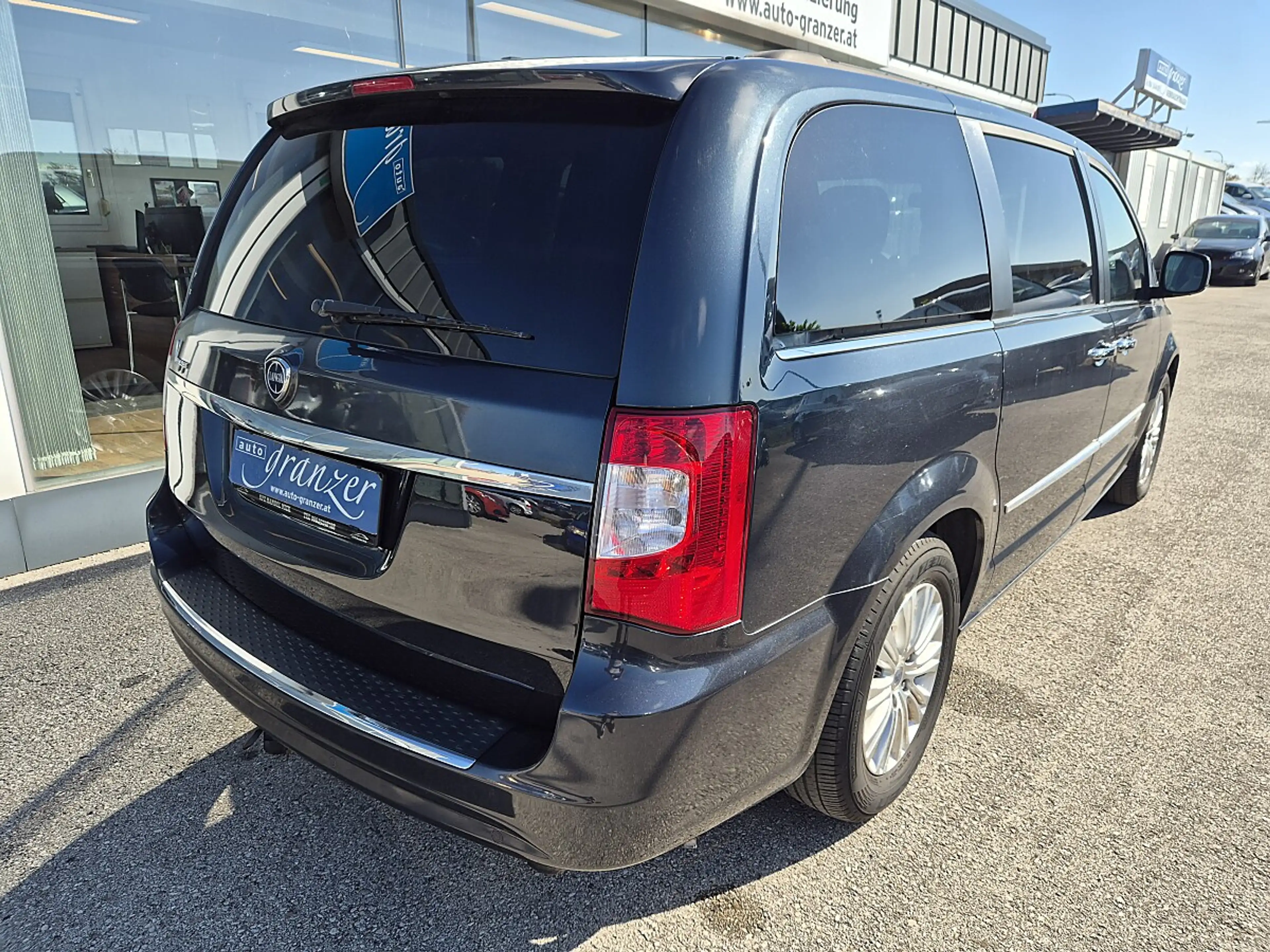 Lancia Voyager 2,8 CRD Platinum — photo 5