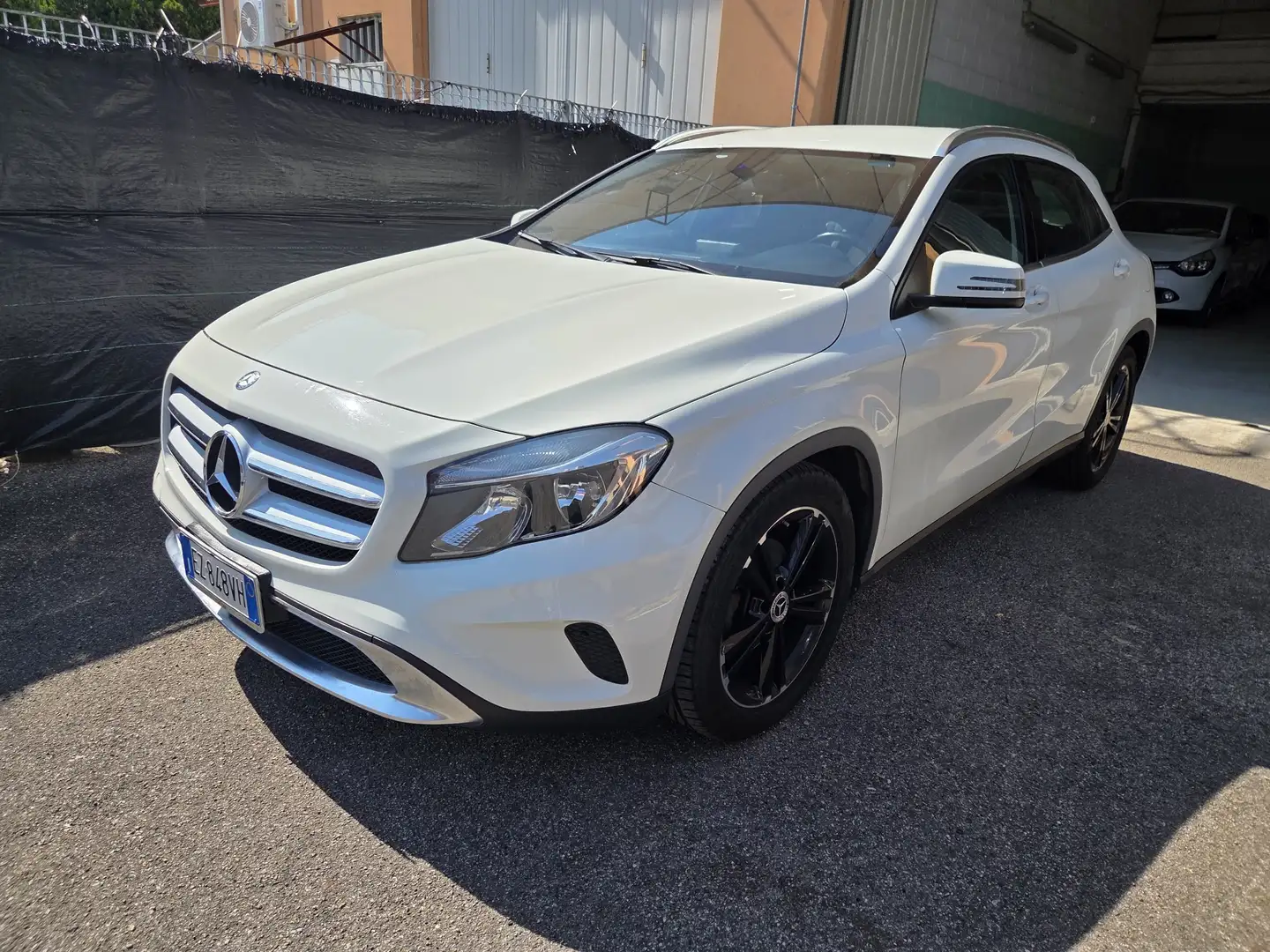 Mercedes-Benz GLA 200 d (cdi) Premium auto unico proprietario Bianco - 1