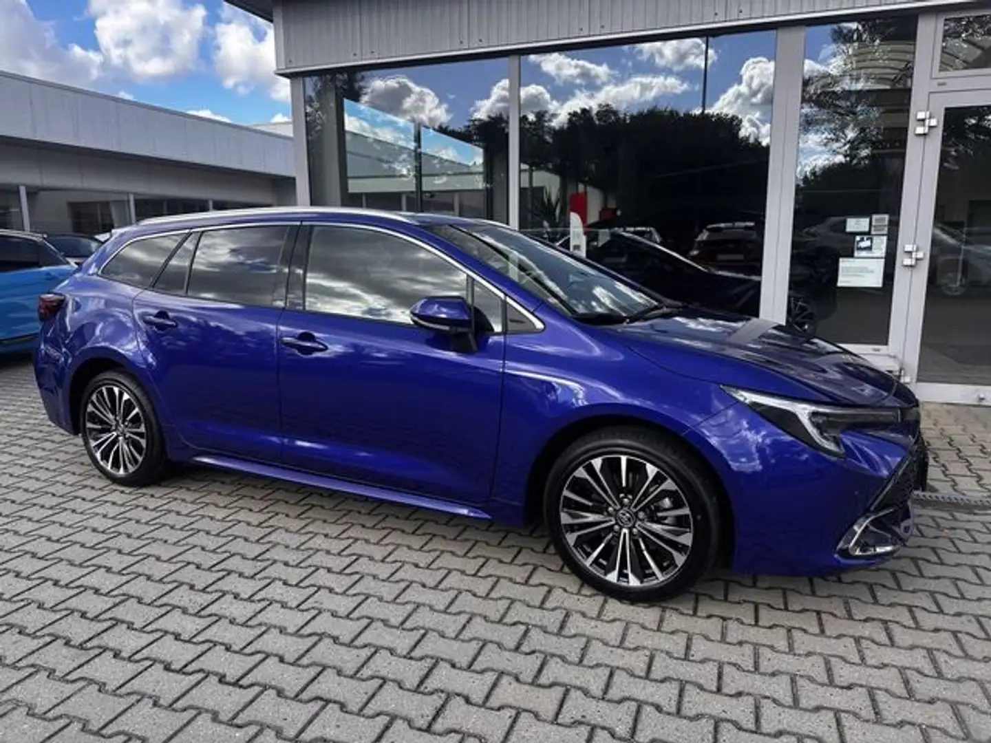 Toyota Corolla Touring 2.0 Sports Hybrid Team D*ACC*KAM Blau - 2