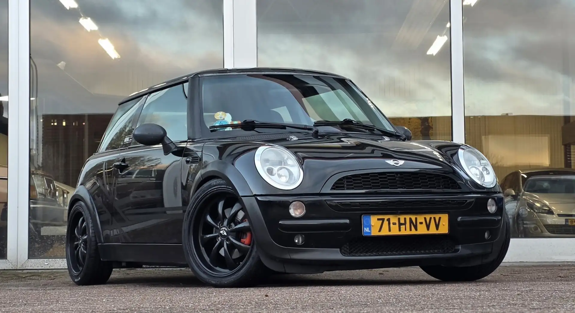 MINI One Mini 1.6i Salt 17"LM Airco Sportuitlaat Mooi! APK Zwart - 2