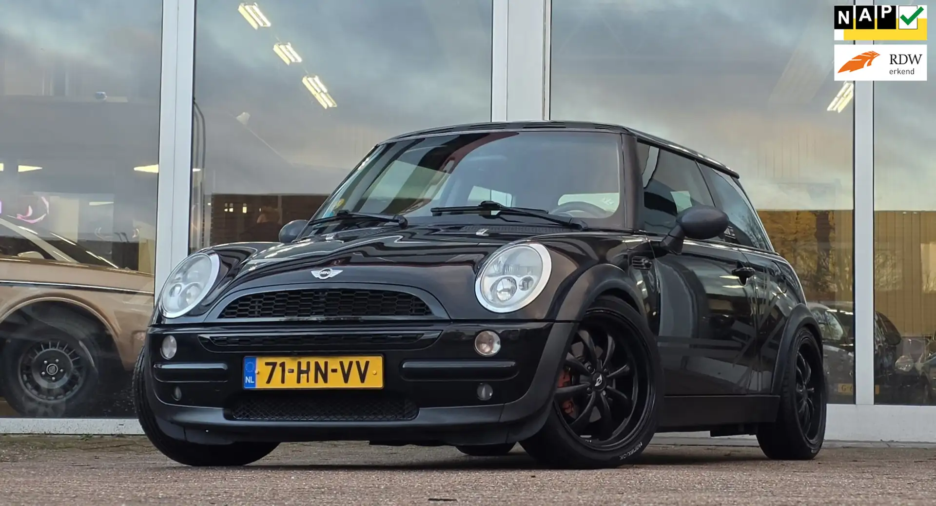 MINI One Mini 1.6i Salt 17"LM Airco Sportuitlaat Mooi! APK Zwart - 1