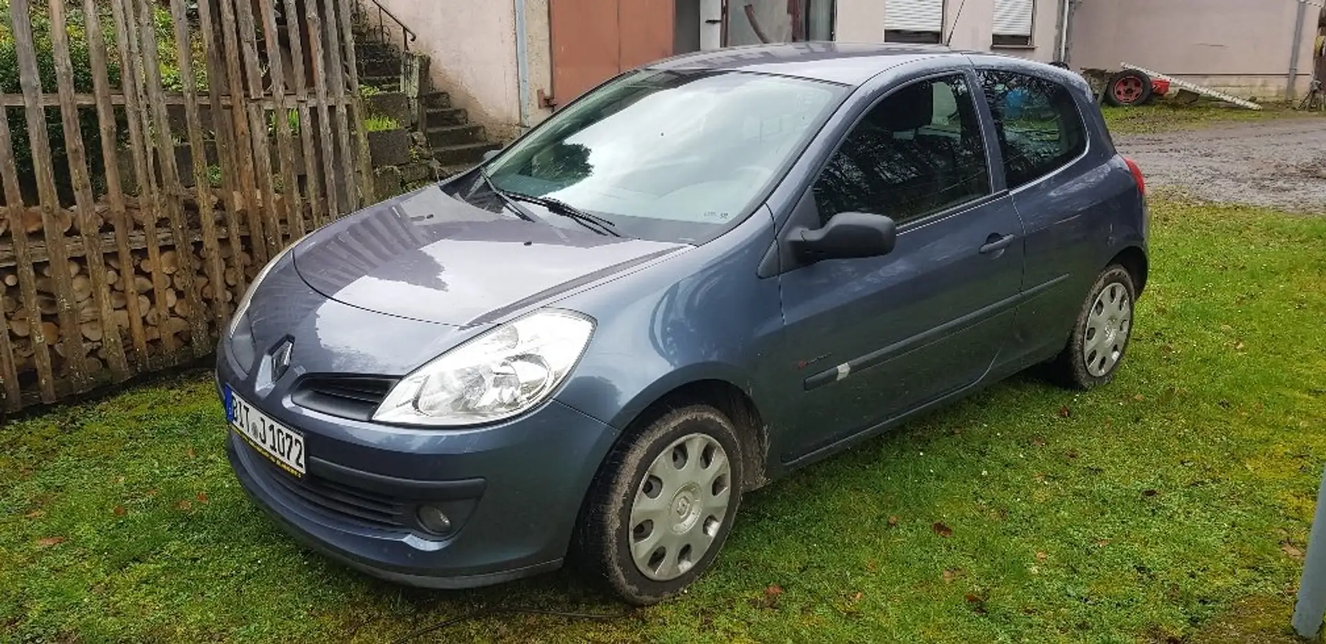 Renault Clio 1.2 16V Authentique Grau - 1