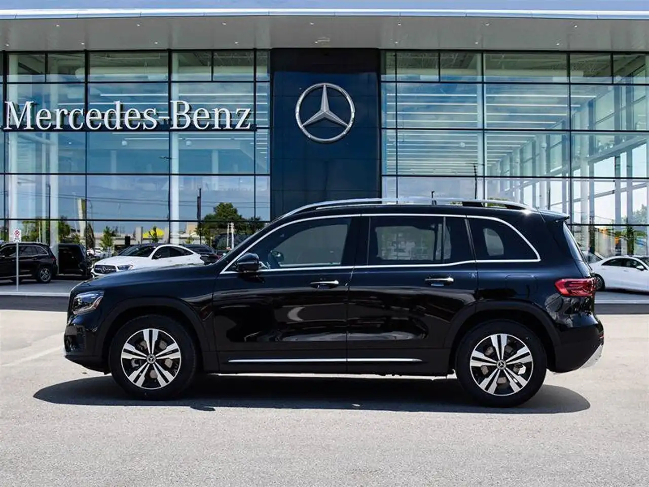 Mercedes-Benz GLB photo Mercedes-Benz GLB