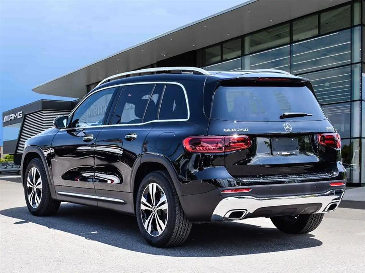 Mercedes-Benz GLB photo Mercedes-Benz GLB