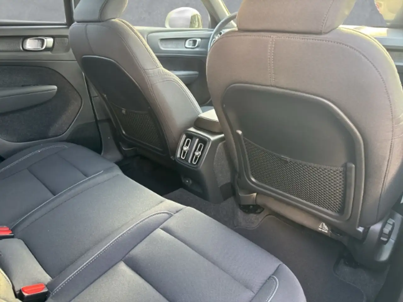 Volvo XC40 Core Pure Electric 2WD 19''LM Wärmepumpe Winterpak 12