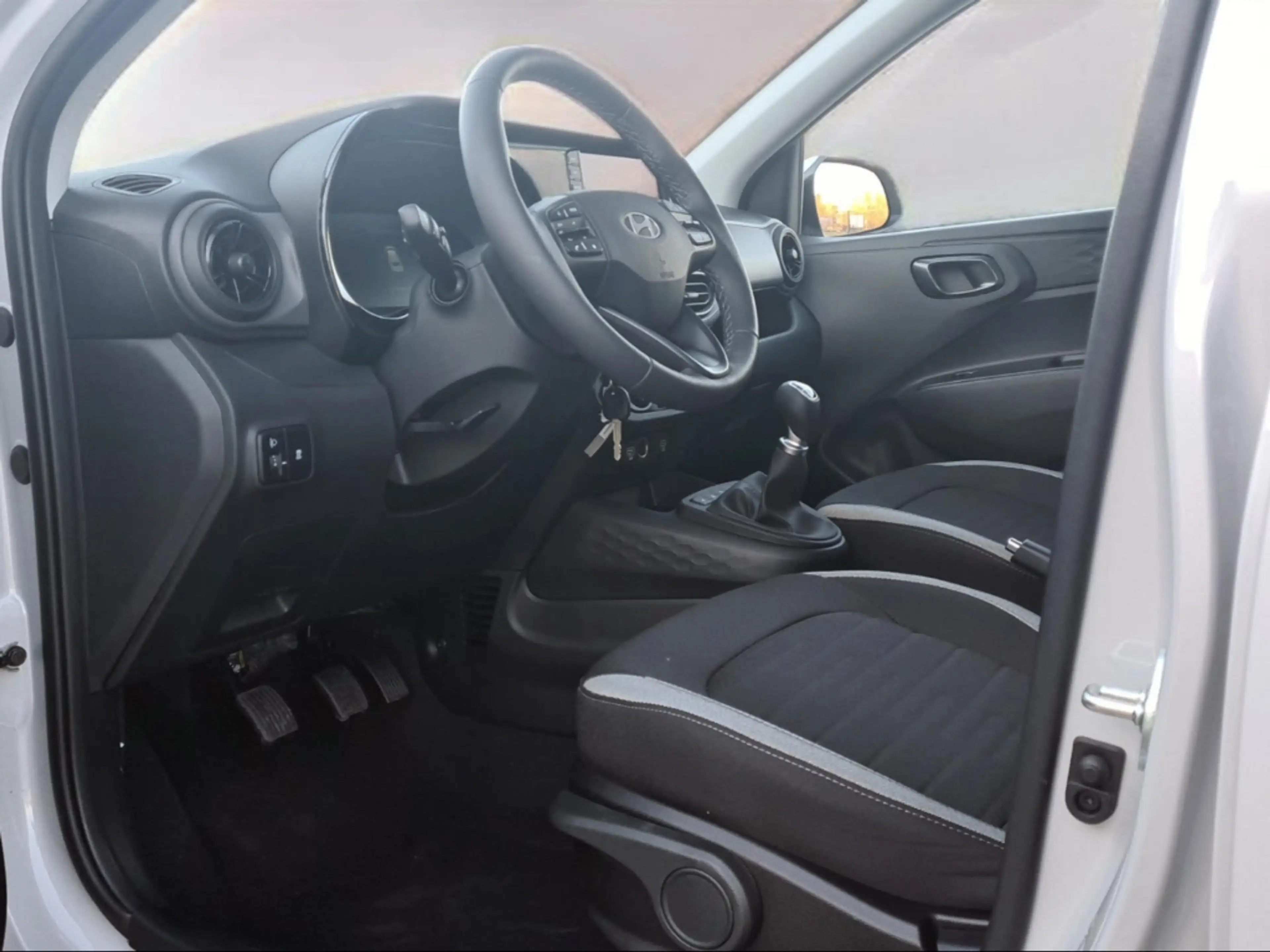Hyundai i10 1.2 79PS Winterpaket App Connect Alu Privacy 5-Sit — photo 12