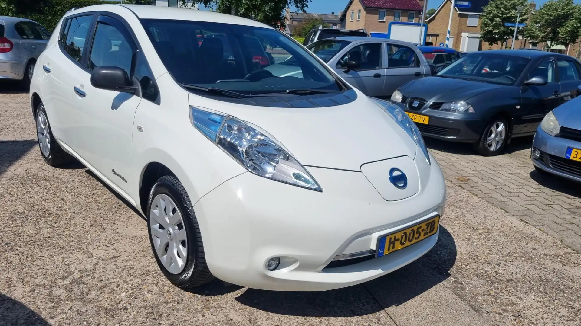 Nissan Leaf Visia 24 kWh💢€5299,-💢 Weiß - 1
