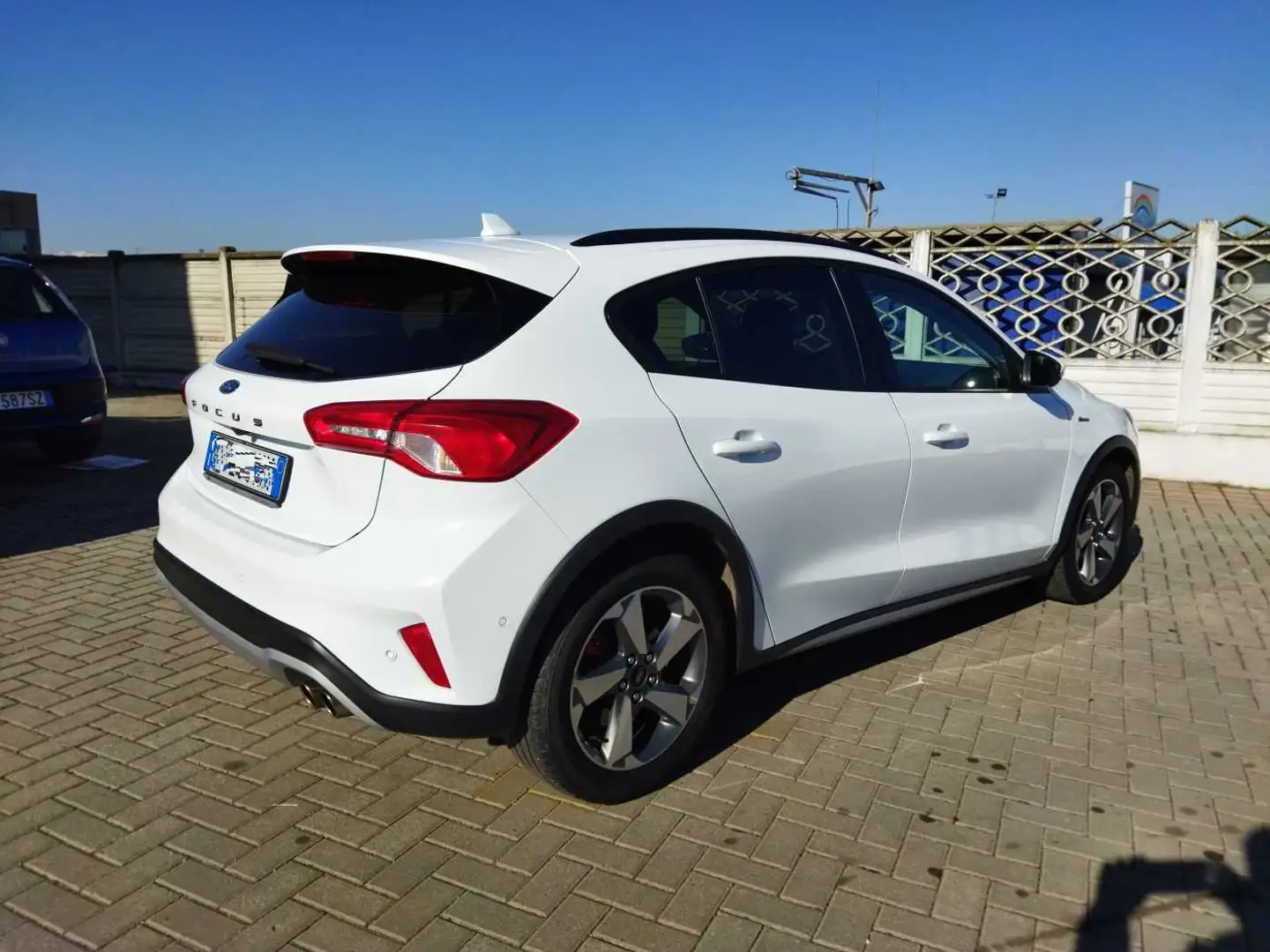 Ford Focus 4ª serie 1.0 EcoBoost 125 CV automatico 5p. Active Bianco - 2