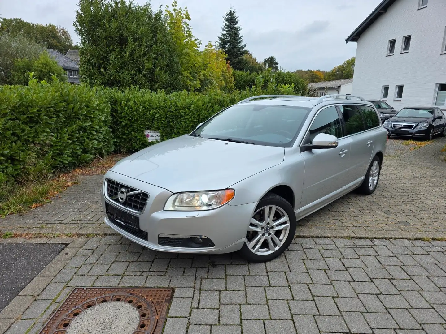 Volvo V70 2.0 D3 Kombi Summum Xenon Schiebedach Euro5 Silber - 2