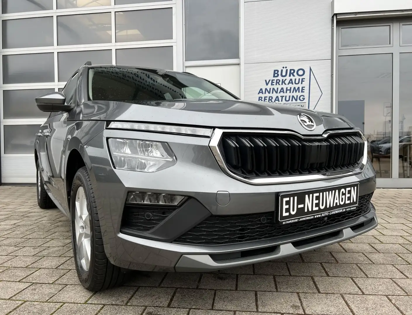 Skoda Kamiq 1.5 TSI DSG Selection NAVI AHK KAM 5J GAR Grau - 1