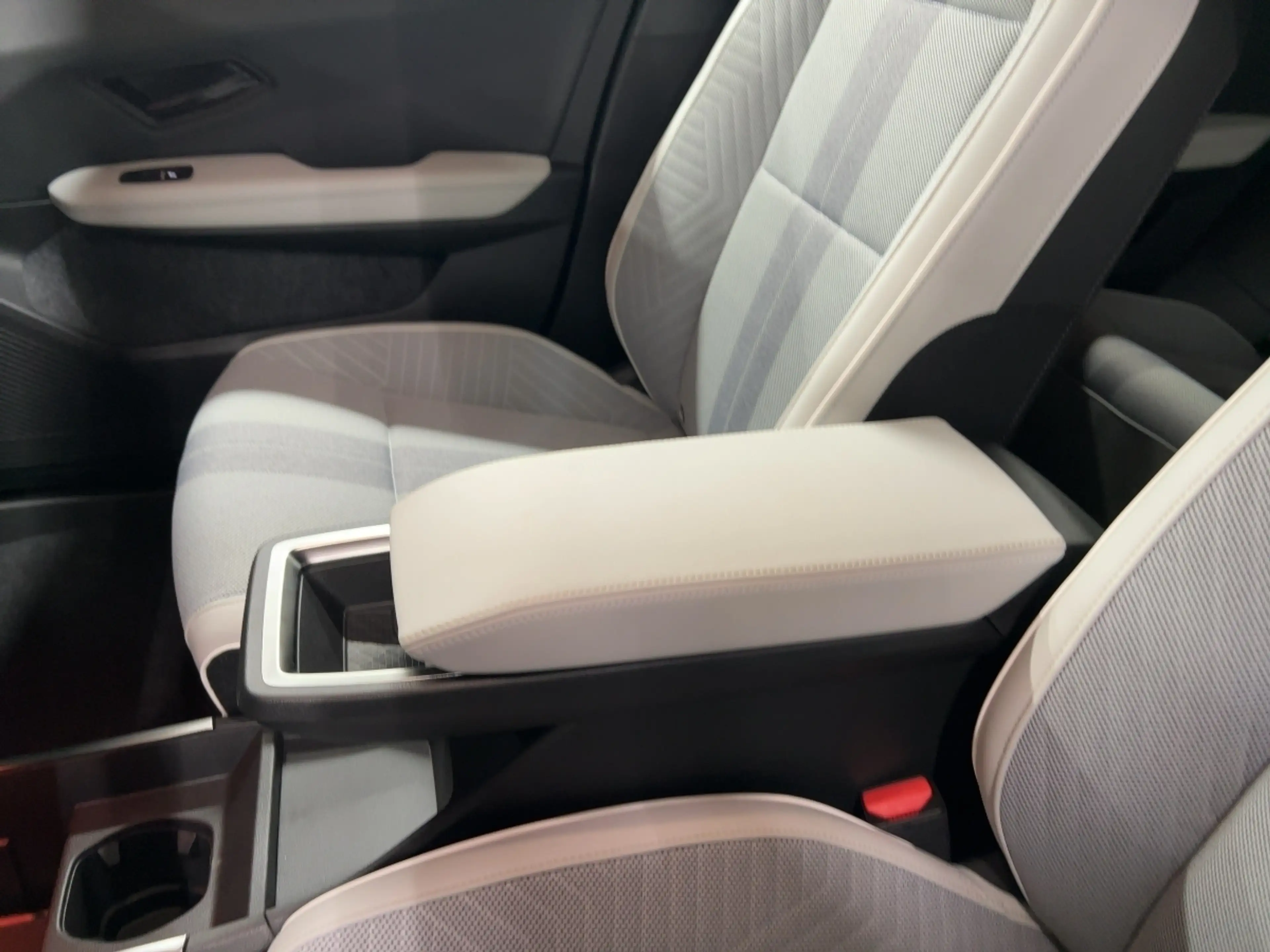 Renault Scenic 100% ele Iconic 220 Long Range PDC — photo 18