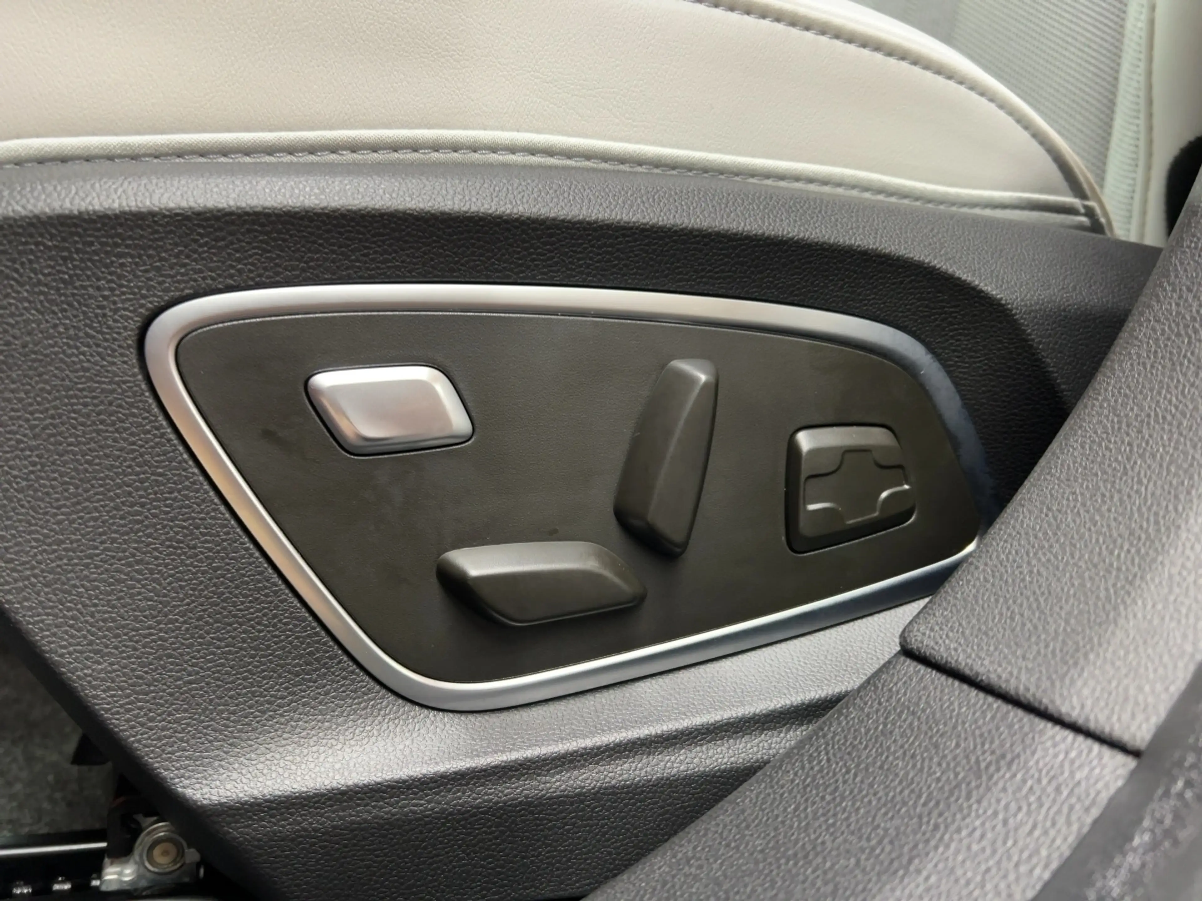 Renault Scenic 100% ele Iconic 220 Long Range PDC — photo 19