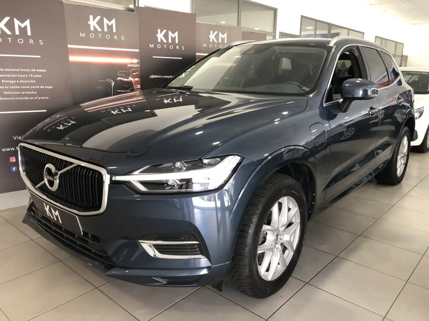 Volvo XC60 T8 Twin Momentum Blau - 2