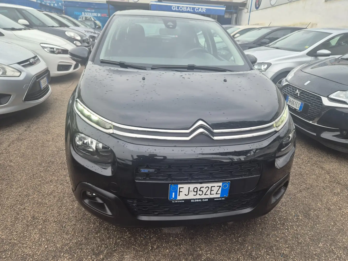 Citroen C3 PureTech 82 Shine Zwart - 2