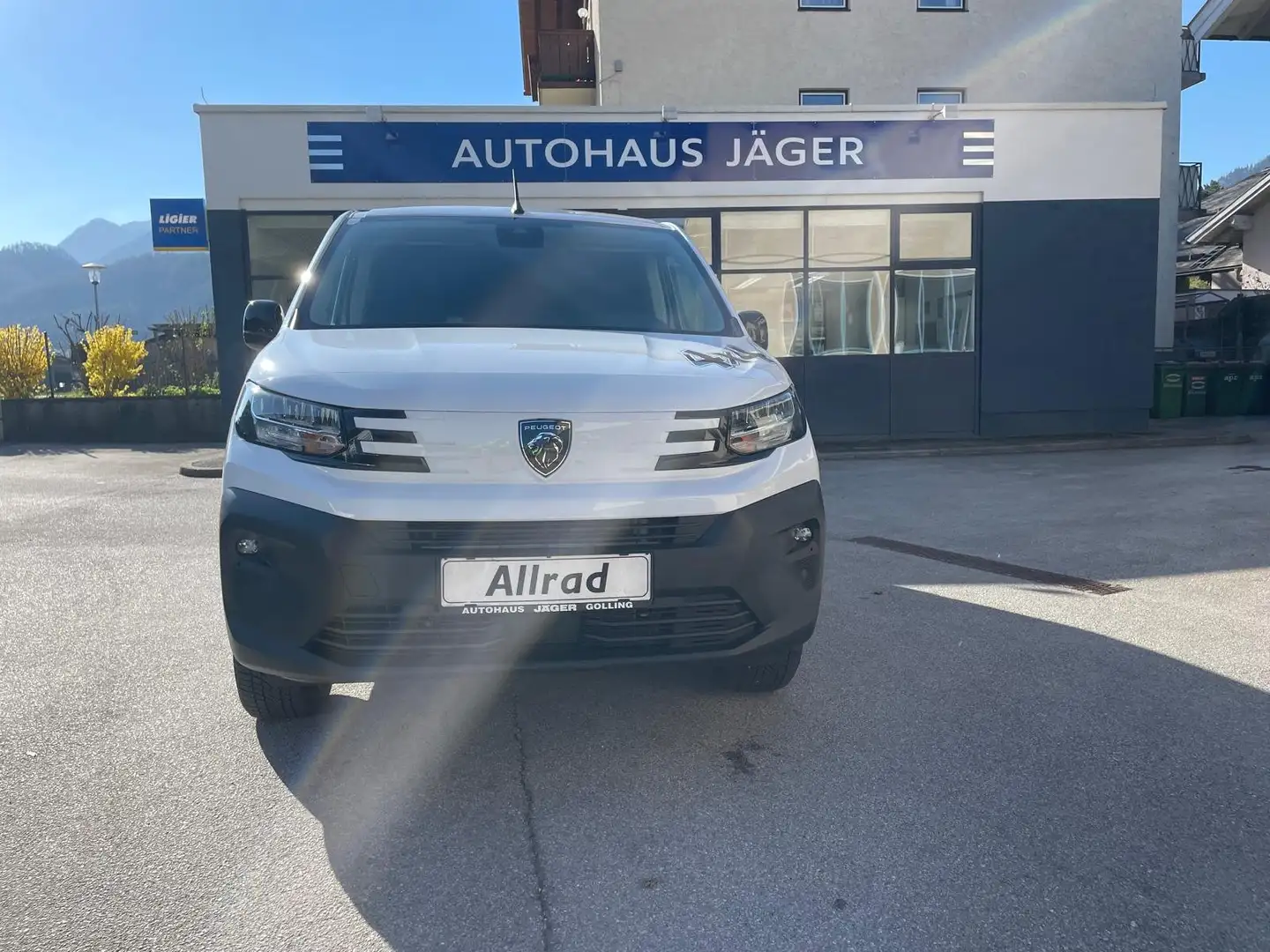 Peugeot Partner Lang BHDI 130 EAT8 4x4 Allrad Weiß - 1