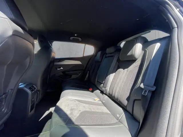 Peugeot 408 view 8