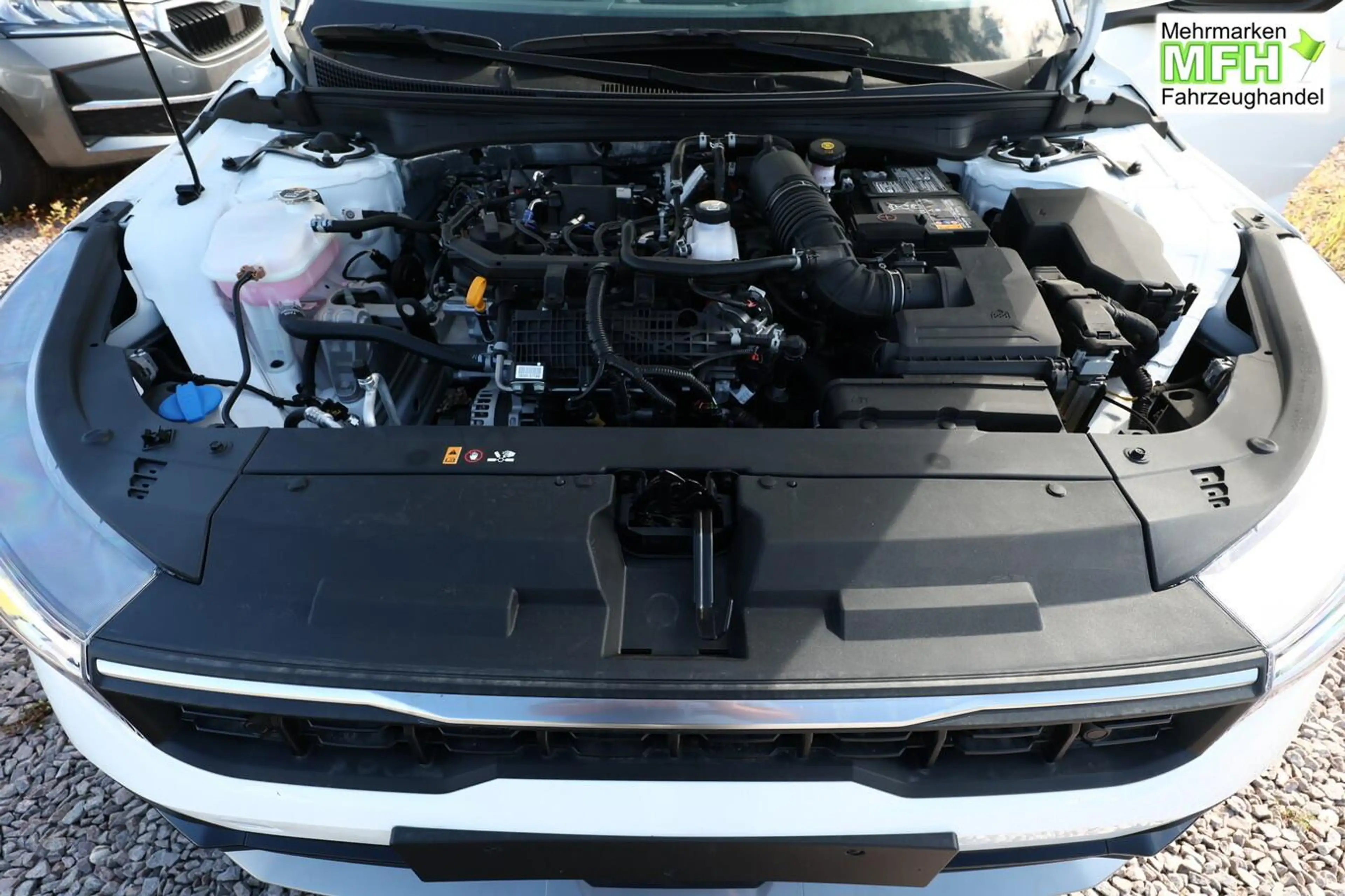 Kia K4 MT SHZ ACC Nav LED Kam Keyl 2xPDC LM16 CarPl 85... — photo 11