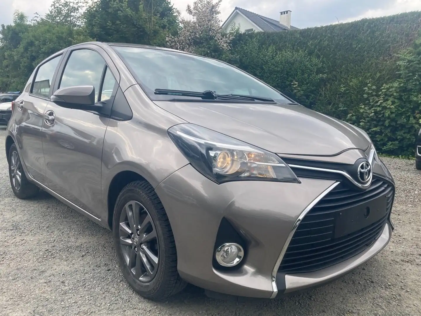 Toyota Yaris 1.329cc - 99cv/pk - AUTOMATIC - 49.000 km Bronze - 2