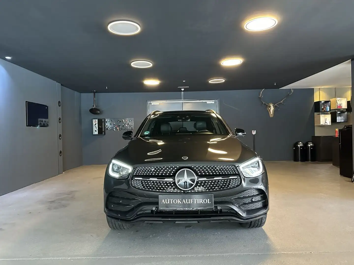Mercedes-Benz GLC 300 e 4Matic AMG I Burmest I AHK I Premium Grau - 2