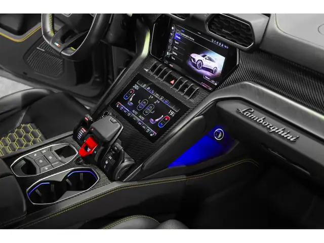 Lamborghini Urus view 11