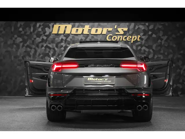 Lamborghini Urus view 5