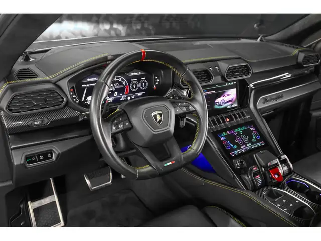 Lamborghini Urus view 8