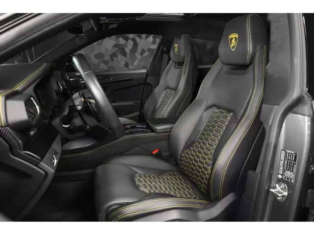 Lamborghini Urus view 9