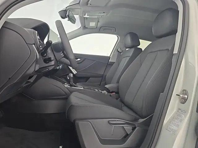 Audi Q2 view 9