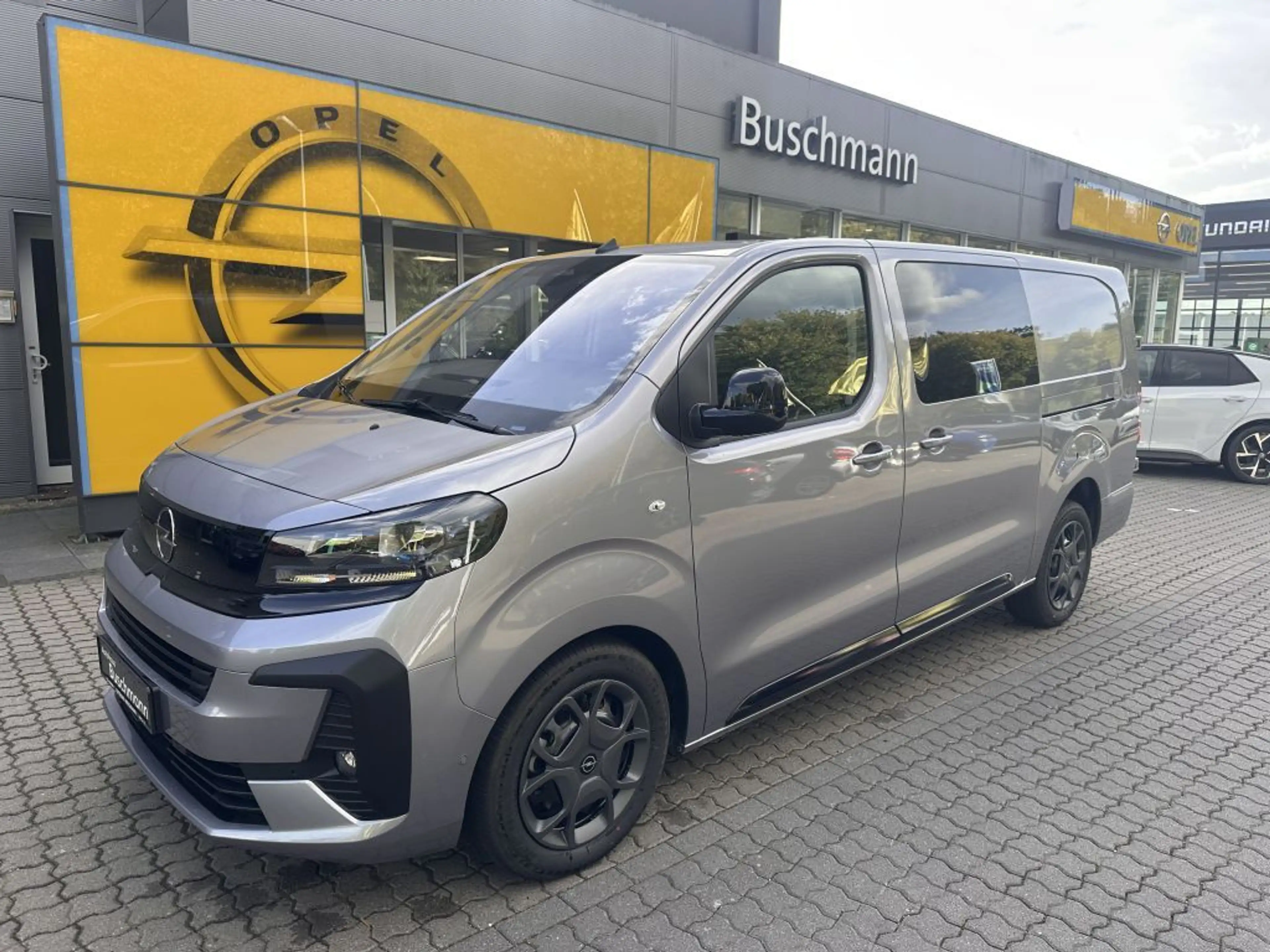 Opel Vivaro 2.2 Diesel DOKA 5-Sitzer 2 Schiebetüren