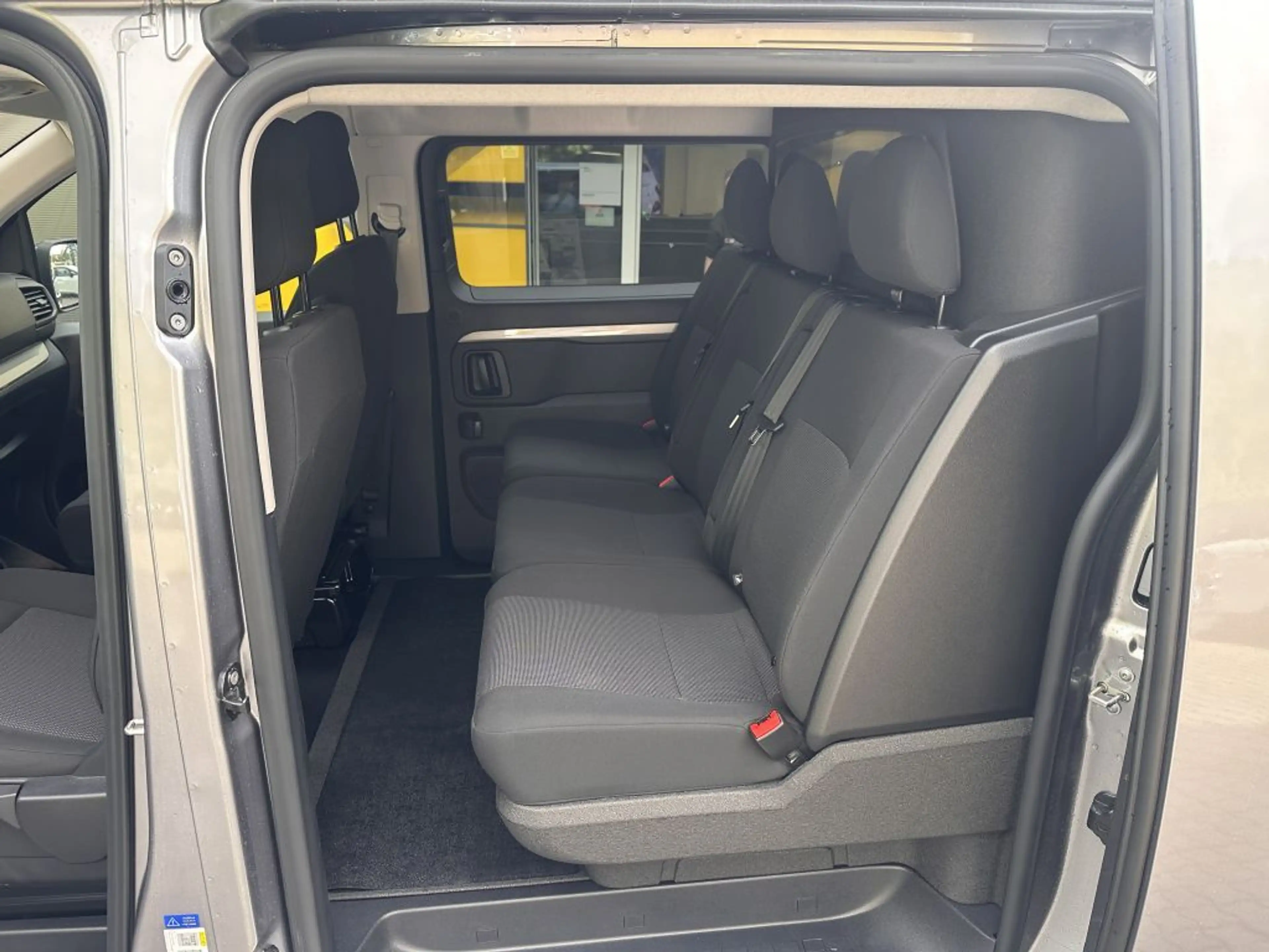 Opel Vivaro 2.2 Diesel DOKA 5-Sitzer 2 Schiebetüren — photo 9