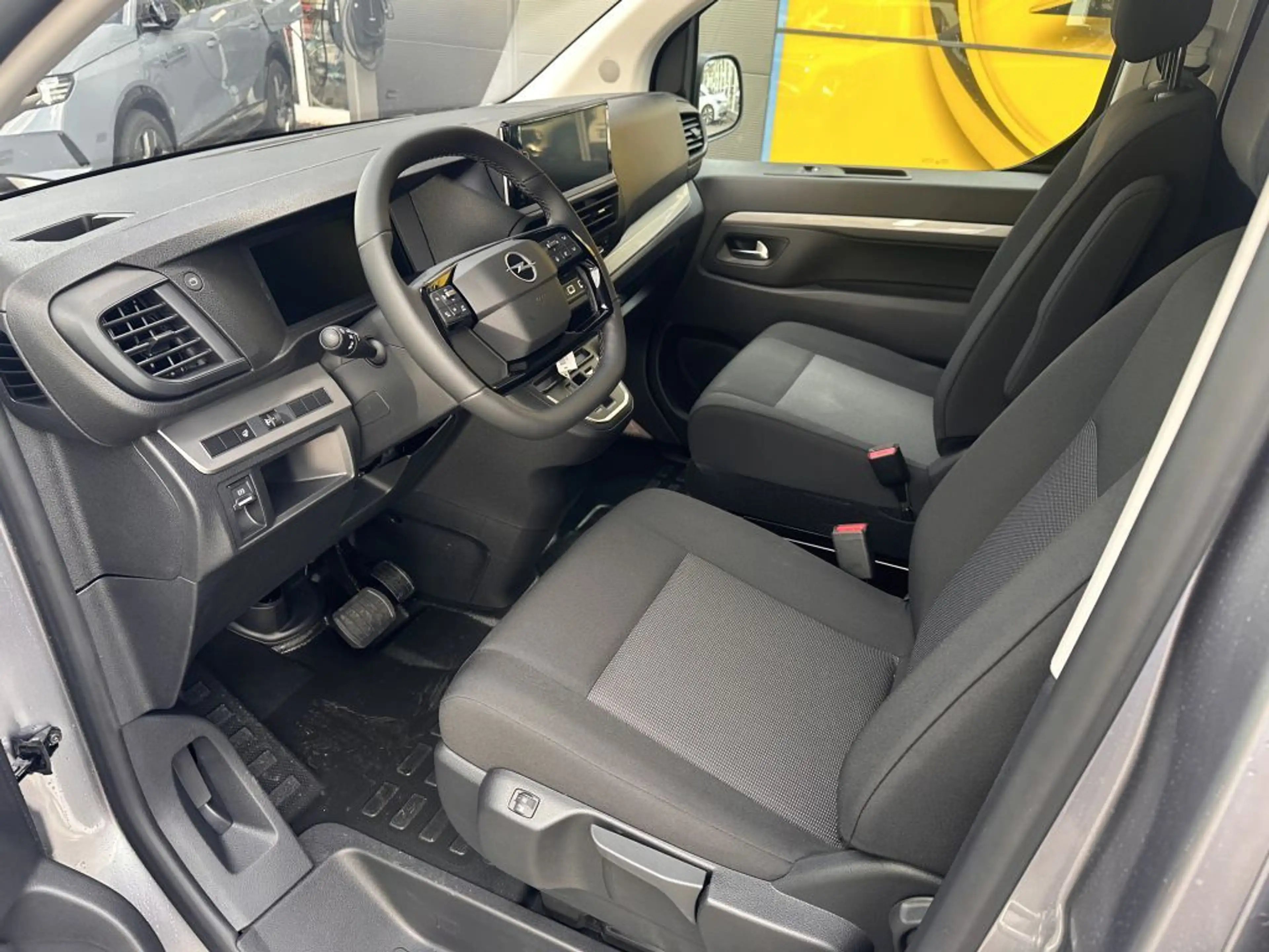Opel Vivaro 2.2 Diesel DOKA 5-Sitzer 2 Schiebetüren — photo 8