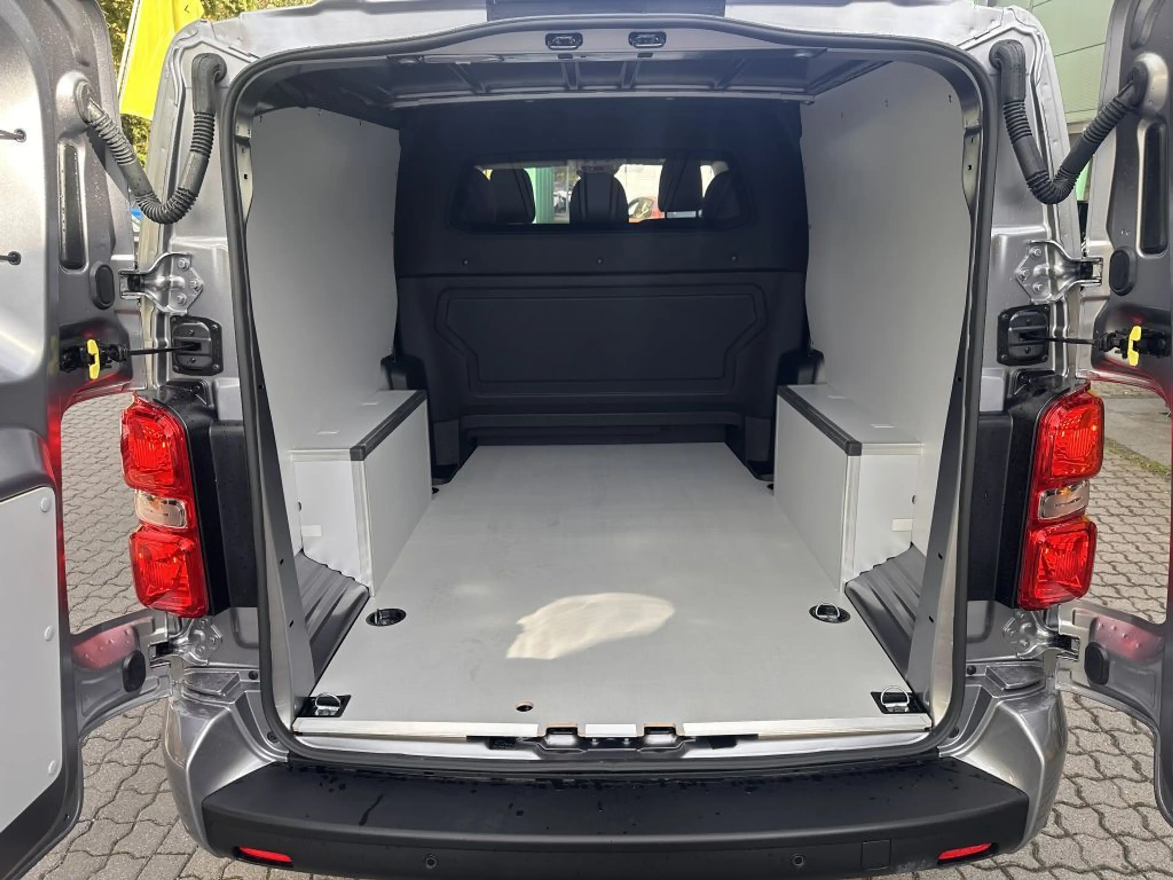 Opel Vivaro 2.2 Diesel DOKA 5-Sitzer 2 Schiebetüren — photo 12