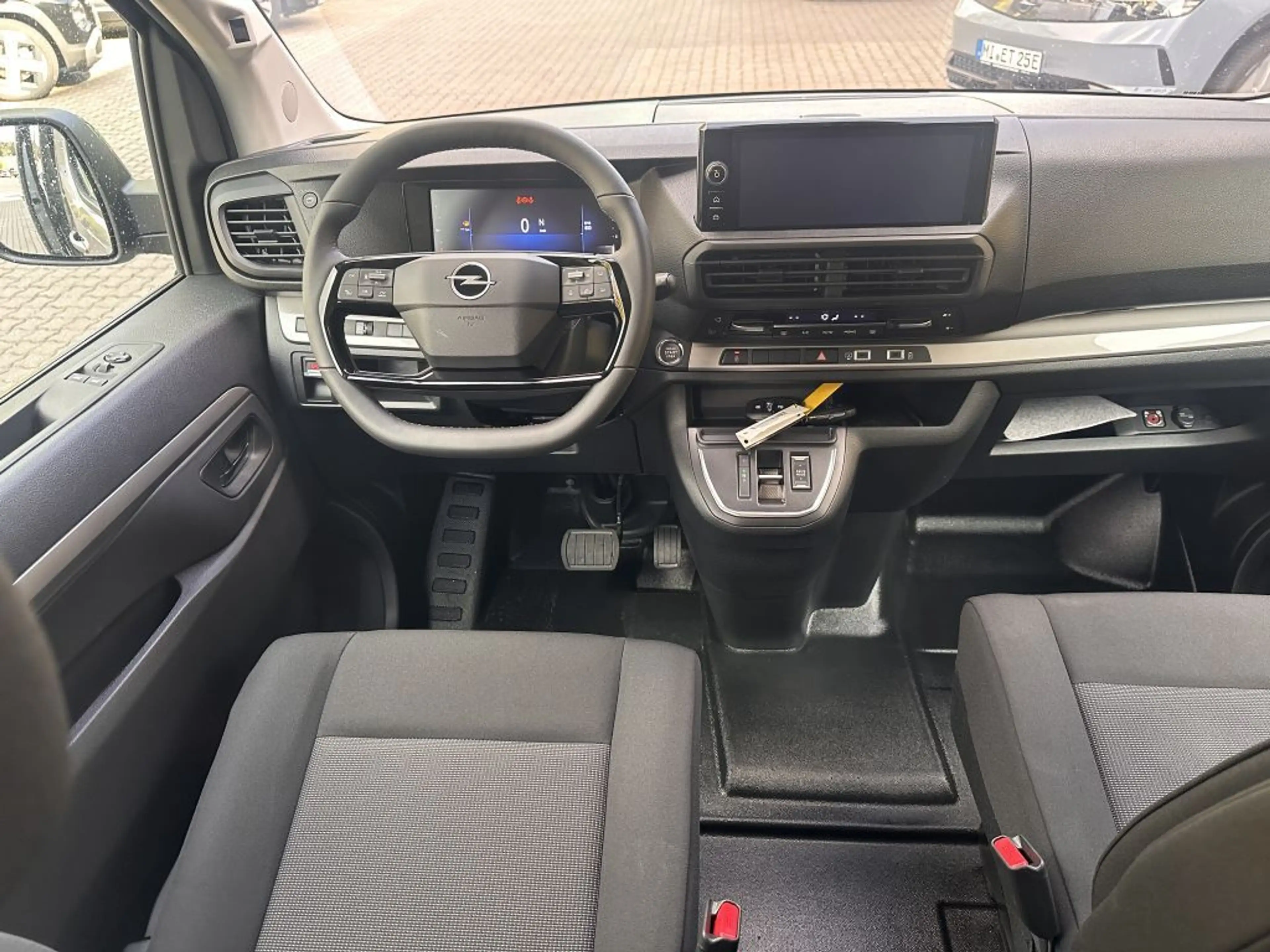 Opel Vivaro 2.2 Diesel DOKA 5-Sitzer 2 Schiebetüren — photo 10