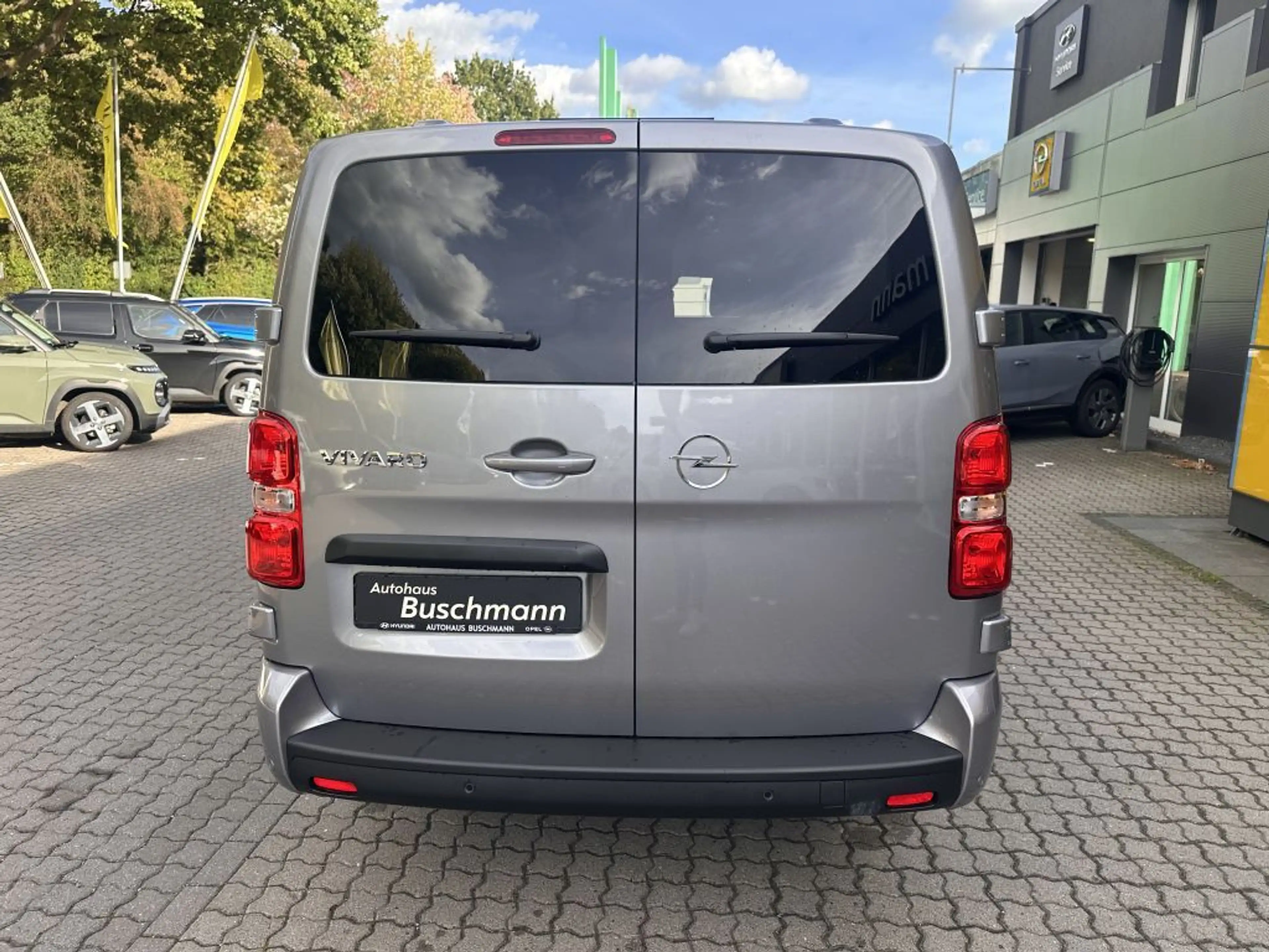Opel Vivaro 2.2 Diesel DOKA 5-Sitzer 2 Schiebetüren — photo 5