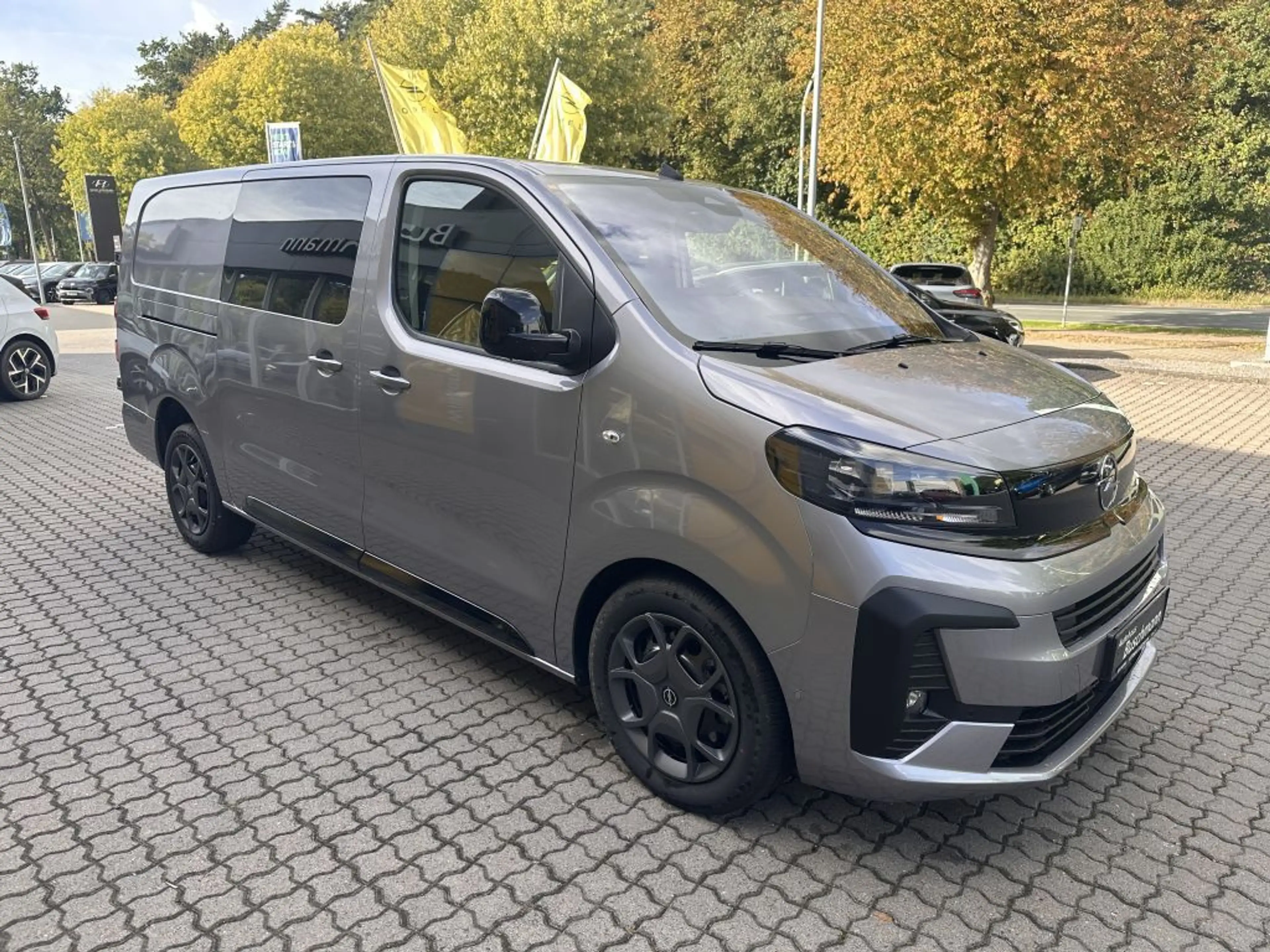 Opel Vivaro 2.2 Diesel DOKA 5-Sitzer 2 Schiebetüren — photo 3