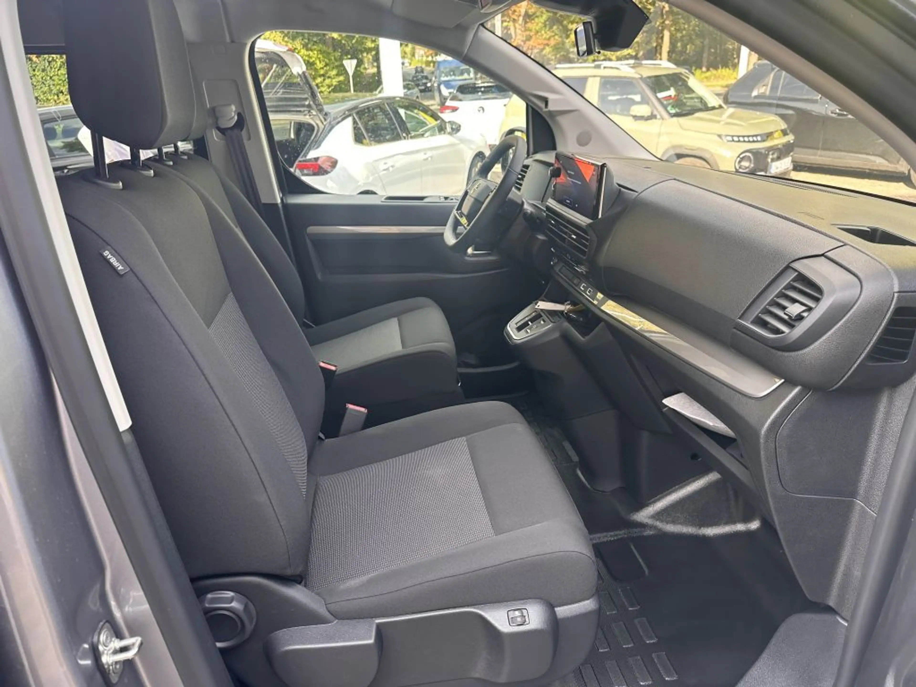 Opel Vivaro 2.2 Diesel DOKA 5-Sitzer 2 Schiebetüren — photo 14