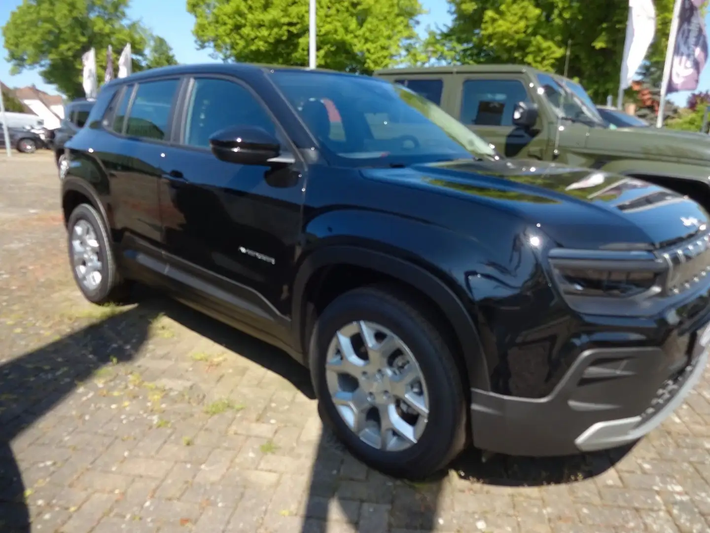 Jeep Avenger e-Hybrid Altitude / Winter&Infotainment Nero - 2
