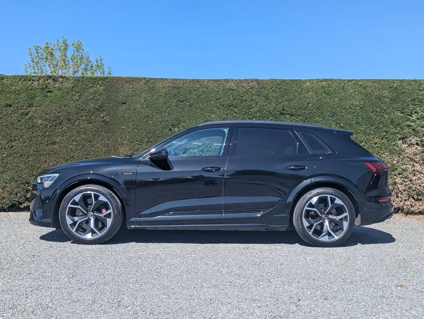 Audi SQ8 e-tron (Q8) S 503pk - opendak - 2x s-line - ambiance Schwarz - 2