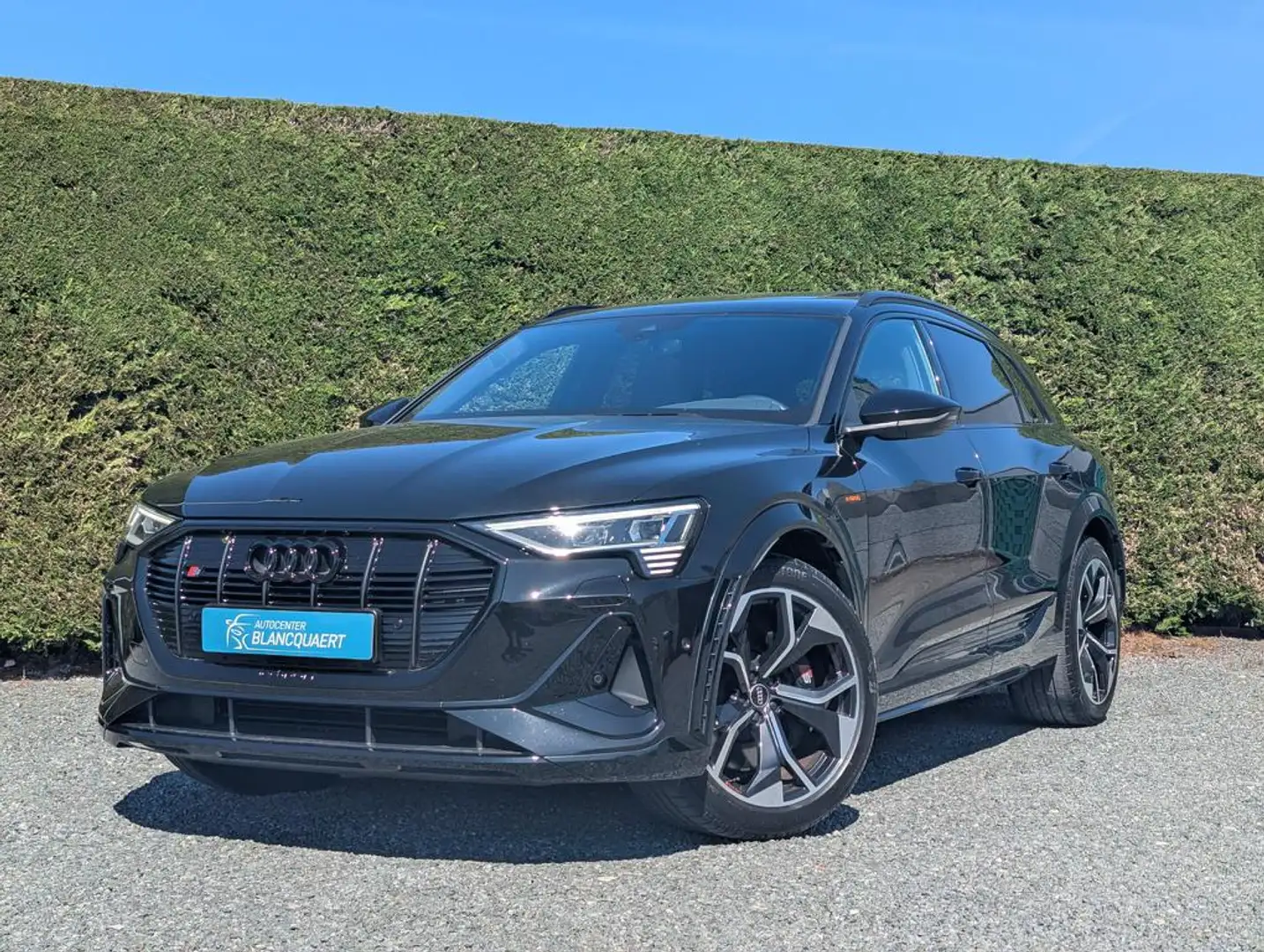 Audi SQ8 e-tron (Q8) S 503pk - opendak - 2x s-line - ambiance Schwarz - 1
