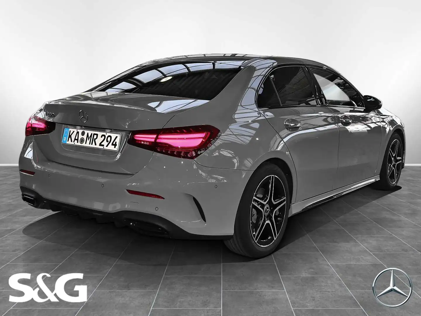 Mercedes-Benz A 200 Limousine AMG MBUX+RüKam+M-LED+Pano+Standh Szürke - 2