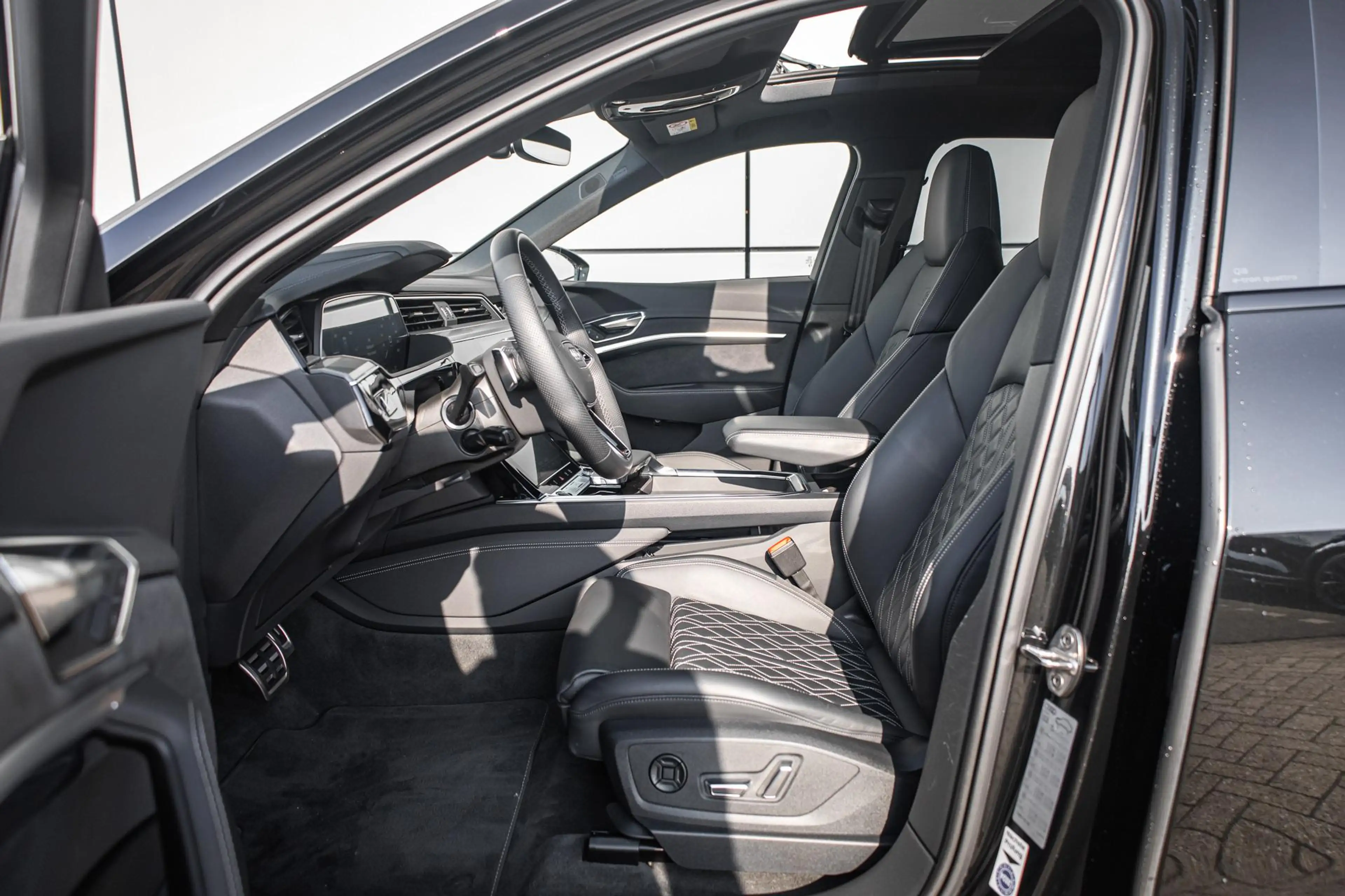 Audi Q8 e-tron 55 408pk quattro S Edition 115 kWh | Panoramadak | — photo 4