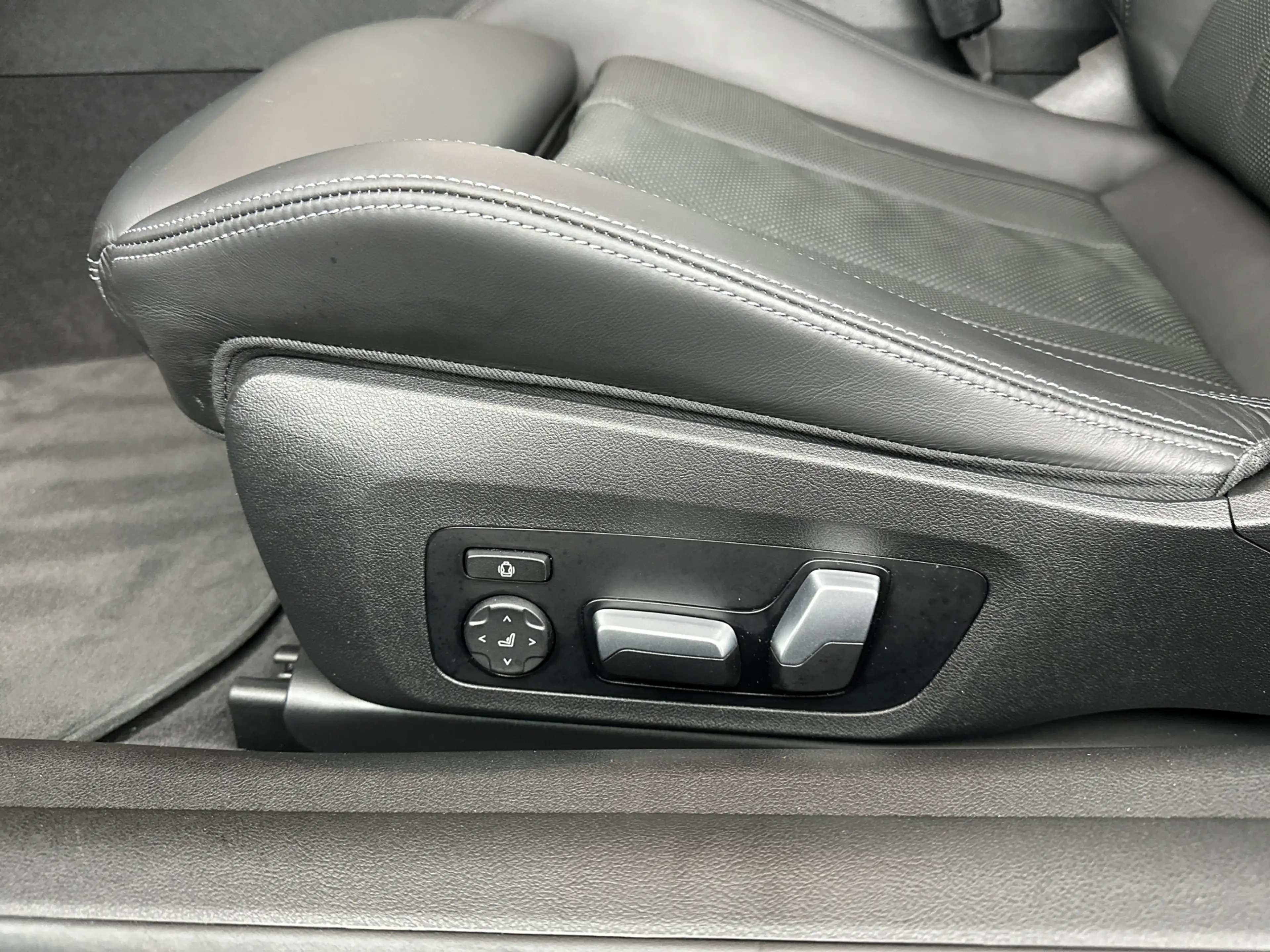 BMW M4 4-serie Coupé xDrive Competition | Stuurwielrand v — photo 12