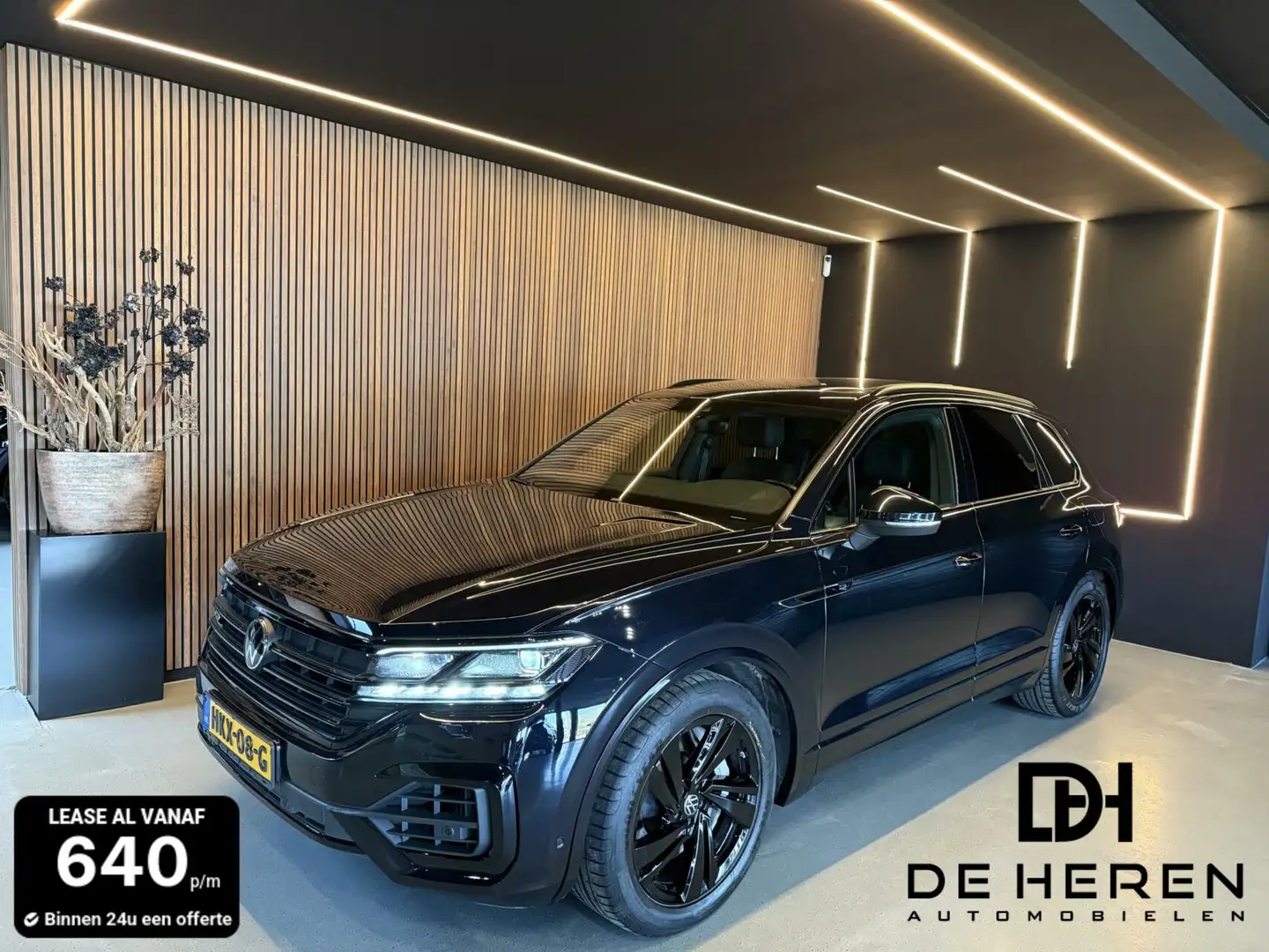 Volkswagen Touareg 3.0 TSi 4MOTION R PANO 360 462pk Zwart - 1