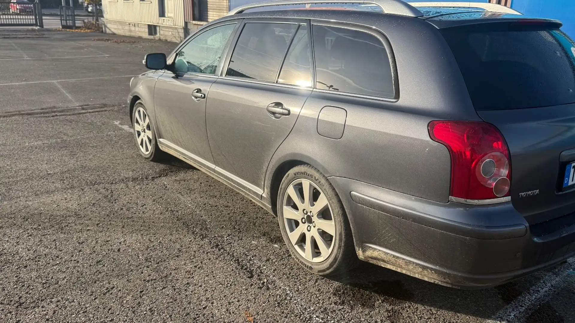 Toyota Avensis Kombi 2.0 Team, AHK, Klima, 153.000 KM Grau - 2