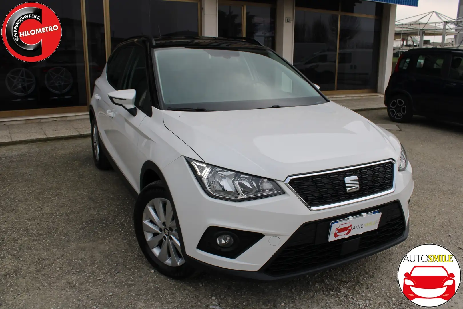 SEAT Arona 1.0 tgi STYLE 90cv METANO TETTO NERO Weiß - 2