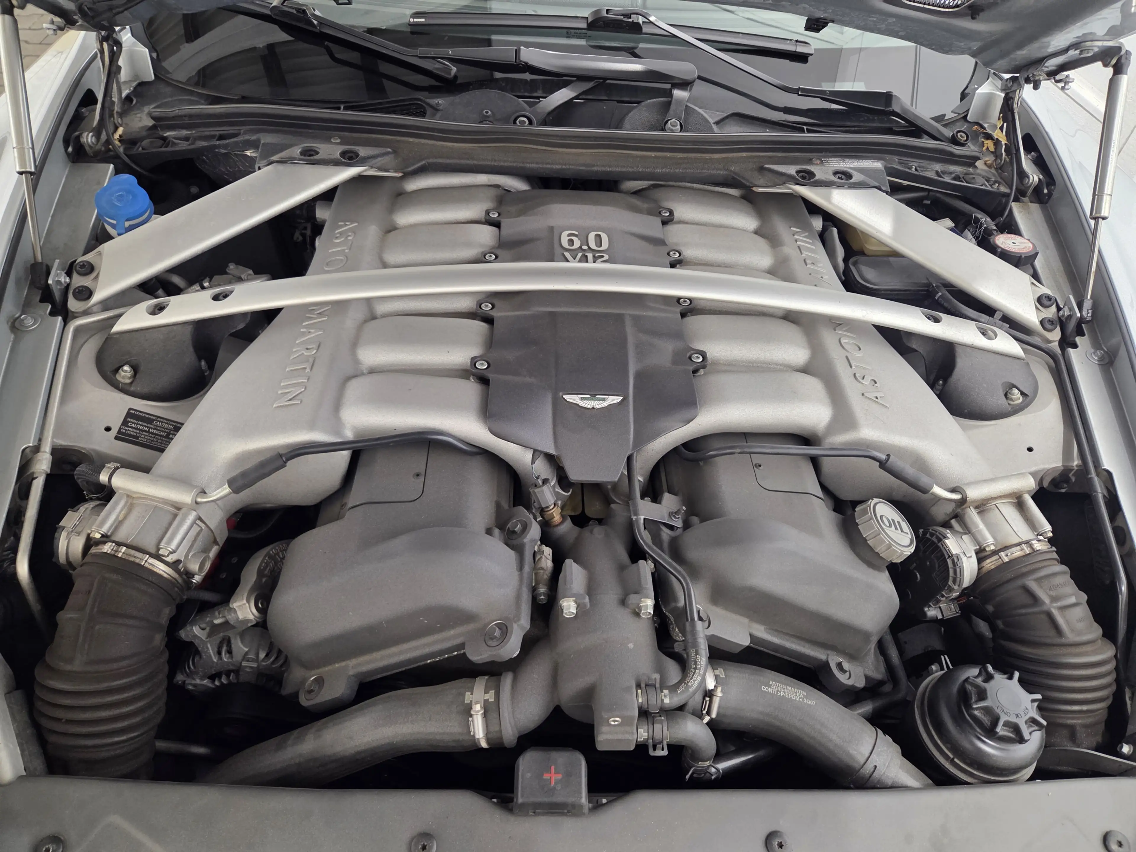 Aston Martin DB9 Volante 6,0 V12, deutsch, Traumzustand — photo 20