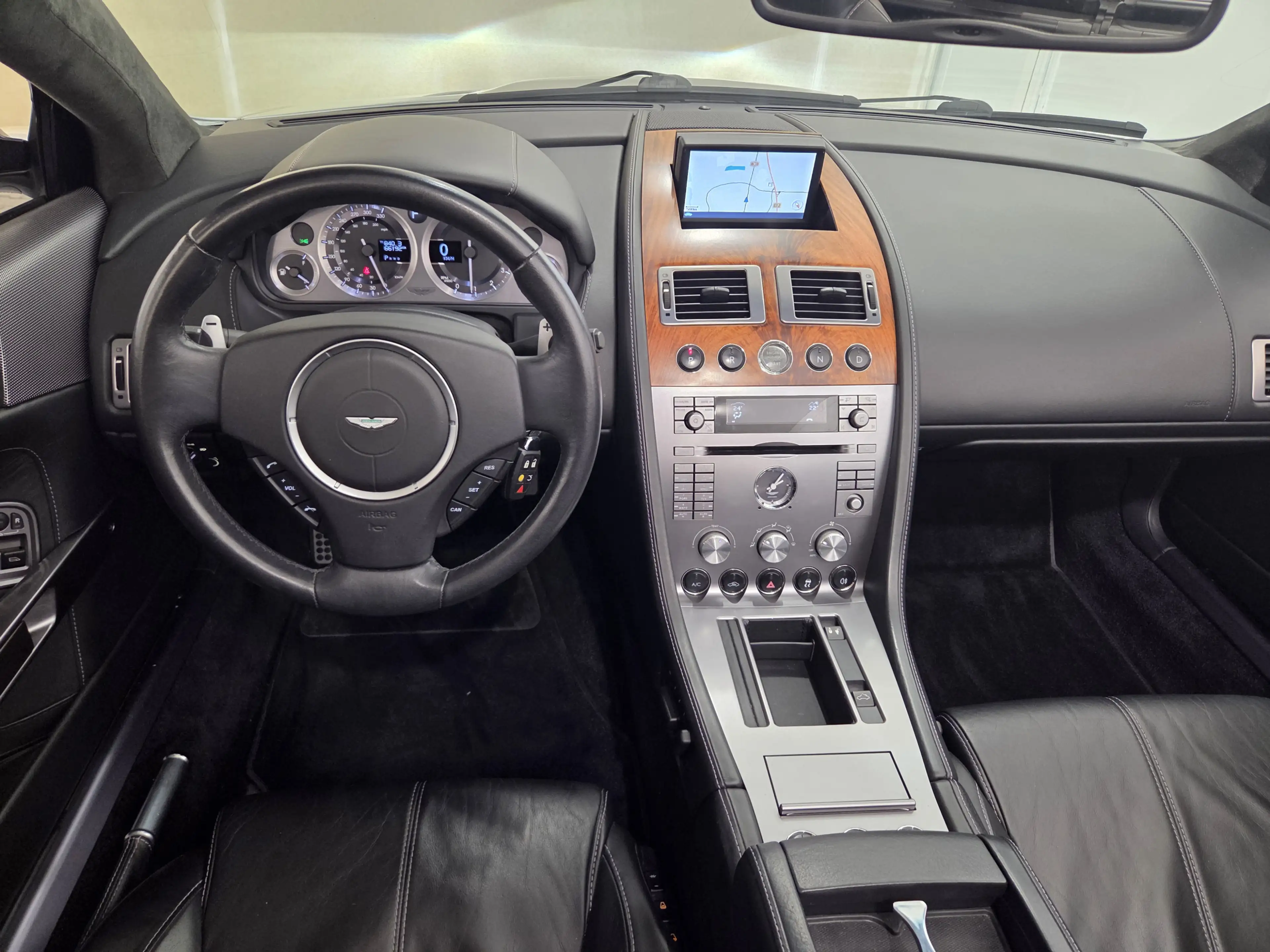Aston Martin DB9 Volante 6,0 V12, deutsch, Traumzustand — photo 16