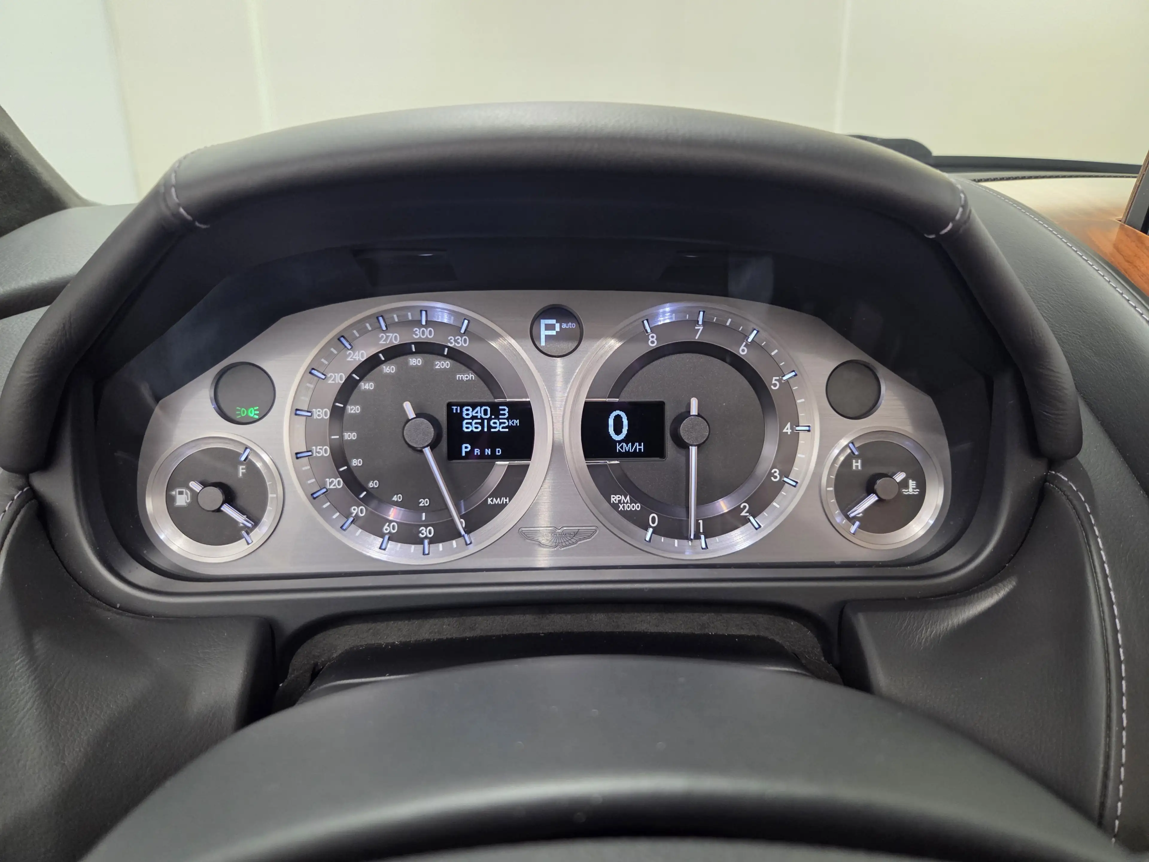 Aston Martin DB9 Volante 6,0 V12, deutsch, Traumzustand — photo 19